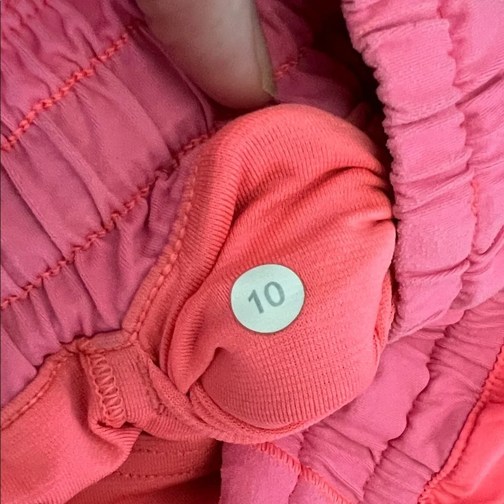 Lululemon hotty hot Shorts - Picture 2 of 5